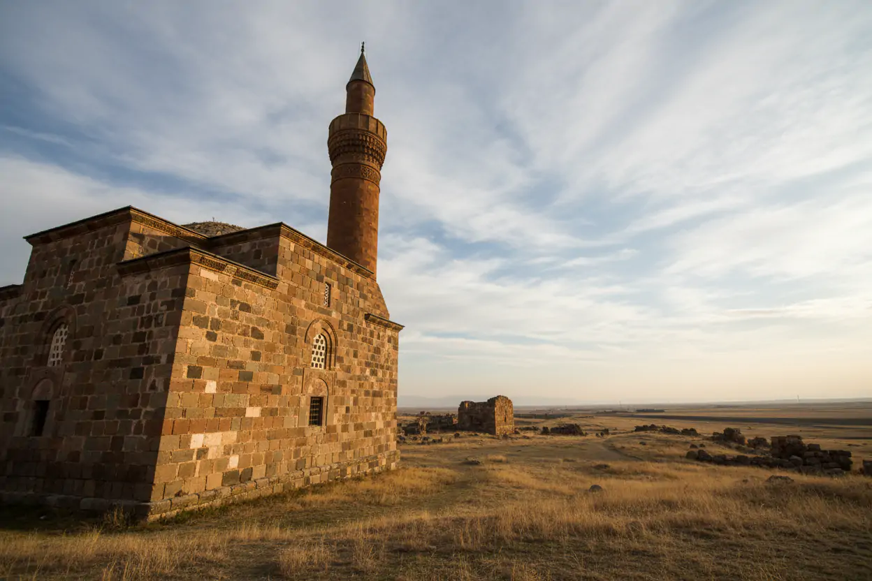 Menuçehr Camii: Anadolu’nun İlk Camiine Yolculuk