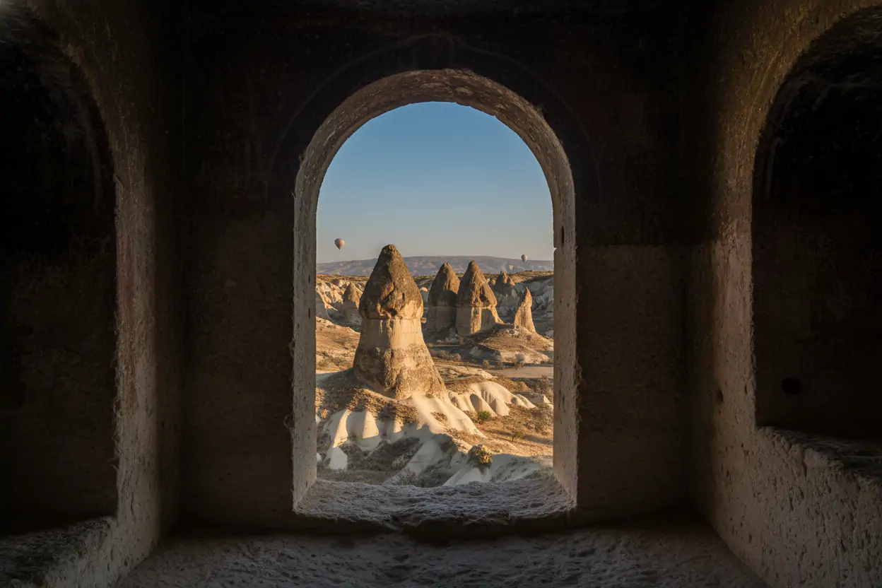 Çarıklı Kilise: Nevşehir’in Gizemli Ayak İzleri Rehberi