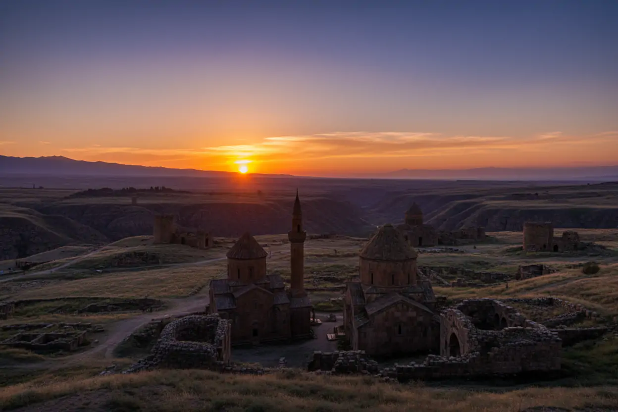 Kars Menuçehr Camii: Anadolu’nun İlk Mührü