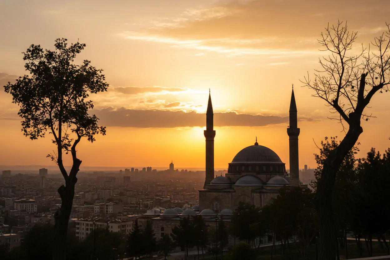 Konya Alâaddin Kümbeti: Sultanlar Türbesi Gezi Rehberi