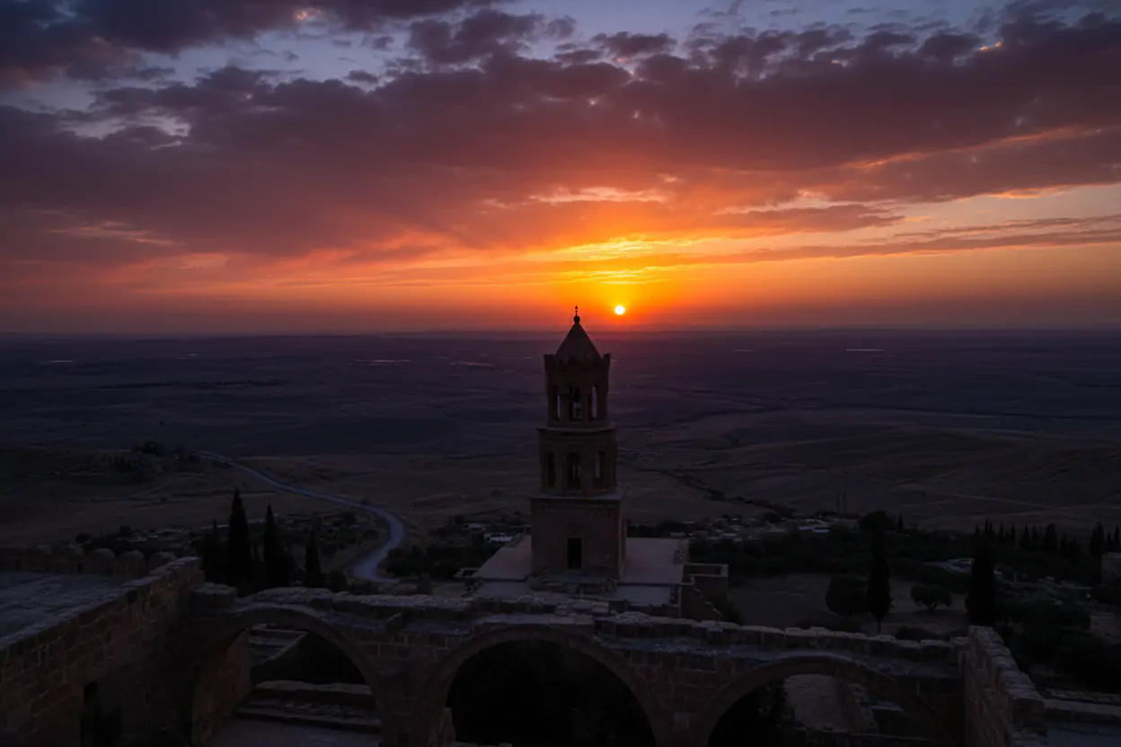 Mardin Gezilecek Yerler: Deyrulzafaran Manastırı Rehberi