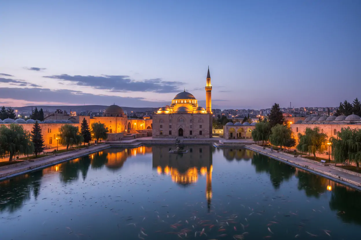 Mevlid-i Halil Camii: Şanlıurfa Gezilecek Yerler Rehberi