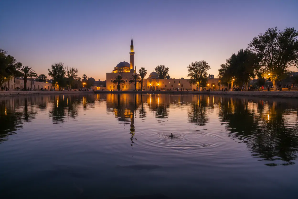 Şanlıurfa Balıklıgöl: Efsanelerin Gölgesinde Bir Keşif