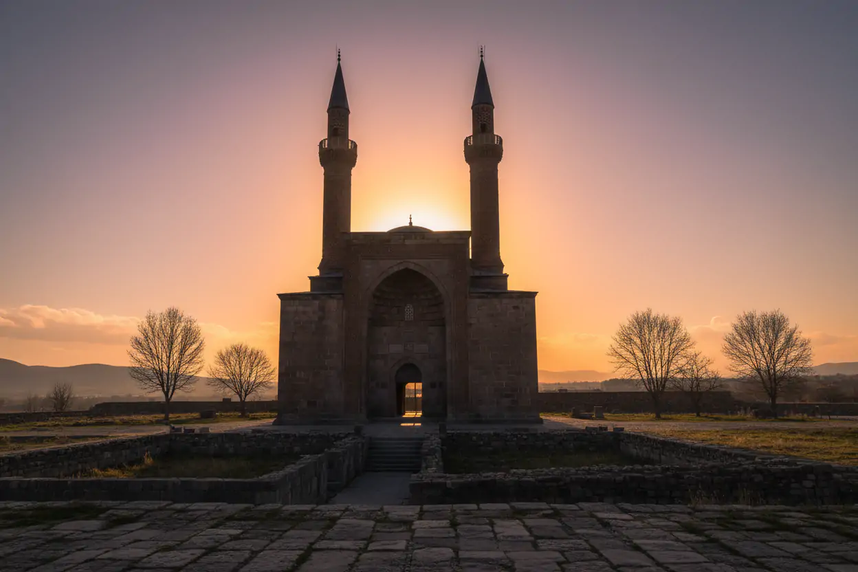 Sivas Gezilecek Yerler: Çifte Minareli Medrese Rehberi