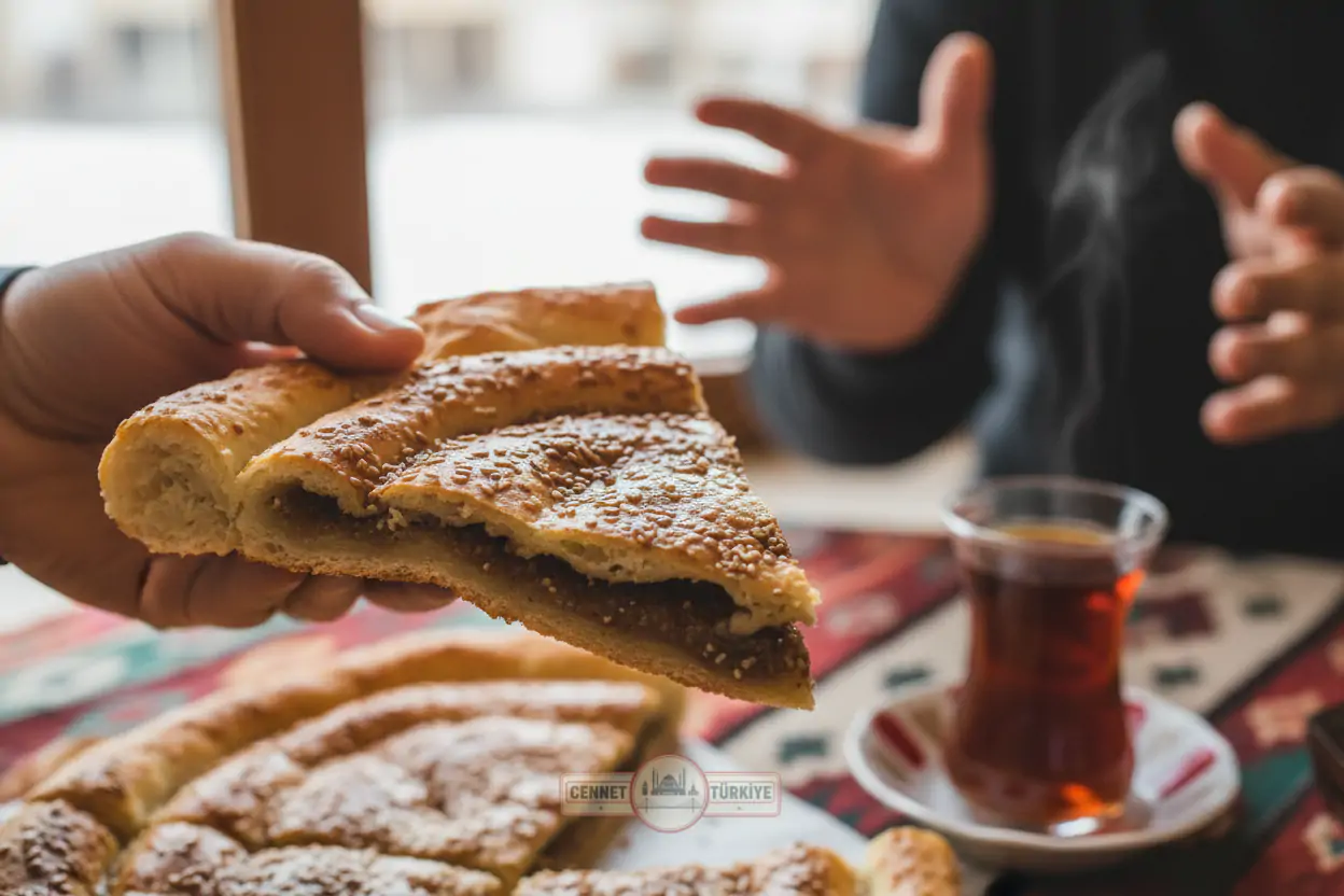 Isparta Tahinli Pide: Güller Diyarının Gevrek Sırrı